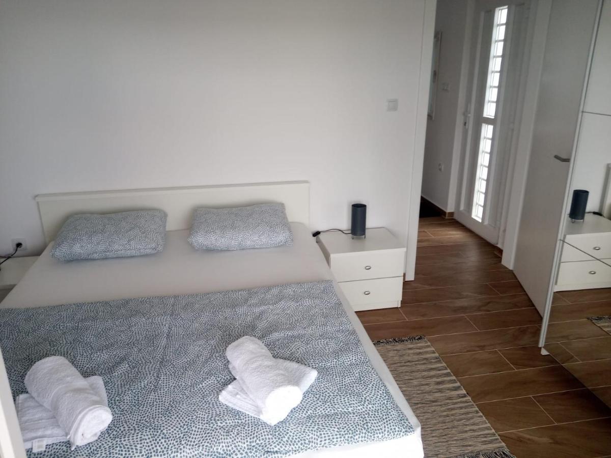 Apartmani Sol Vlasici Pag Town Bagian luar foto