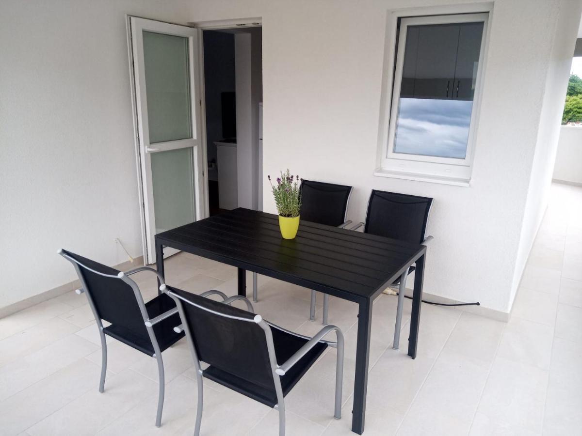 Apartmani Sol Vlasici Pag Town Bagian luar foto