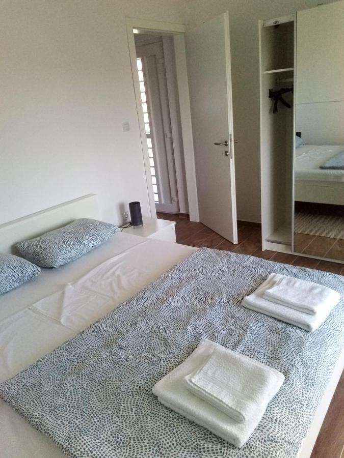Apartmani Sol Vlasici Pag Town Bagian luar foto