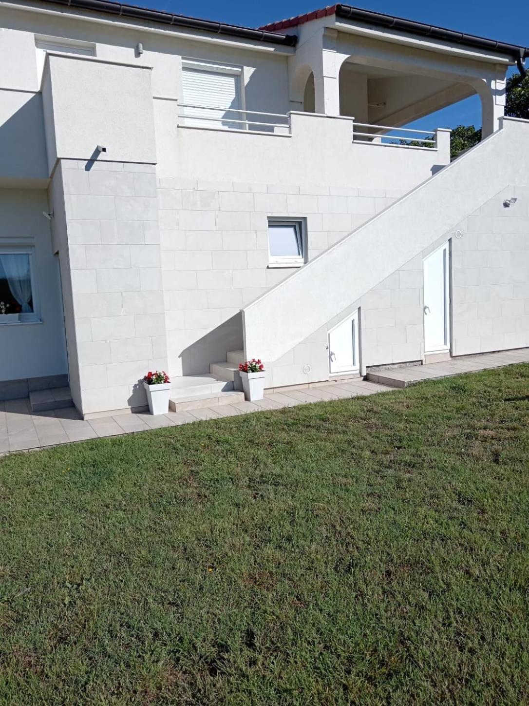 Apartmani Sol Vlasici Pag Town Bagian luar foto